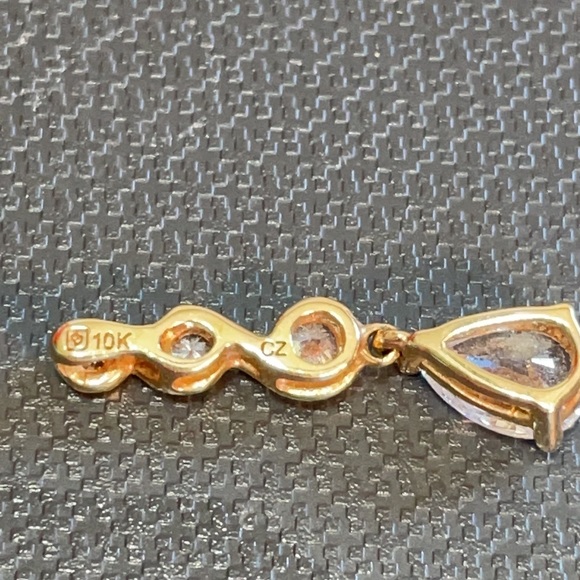 10K and CZ pendant. 3/4” - Picture 6 of 12